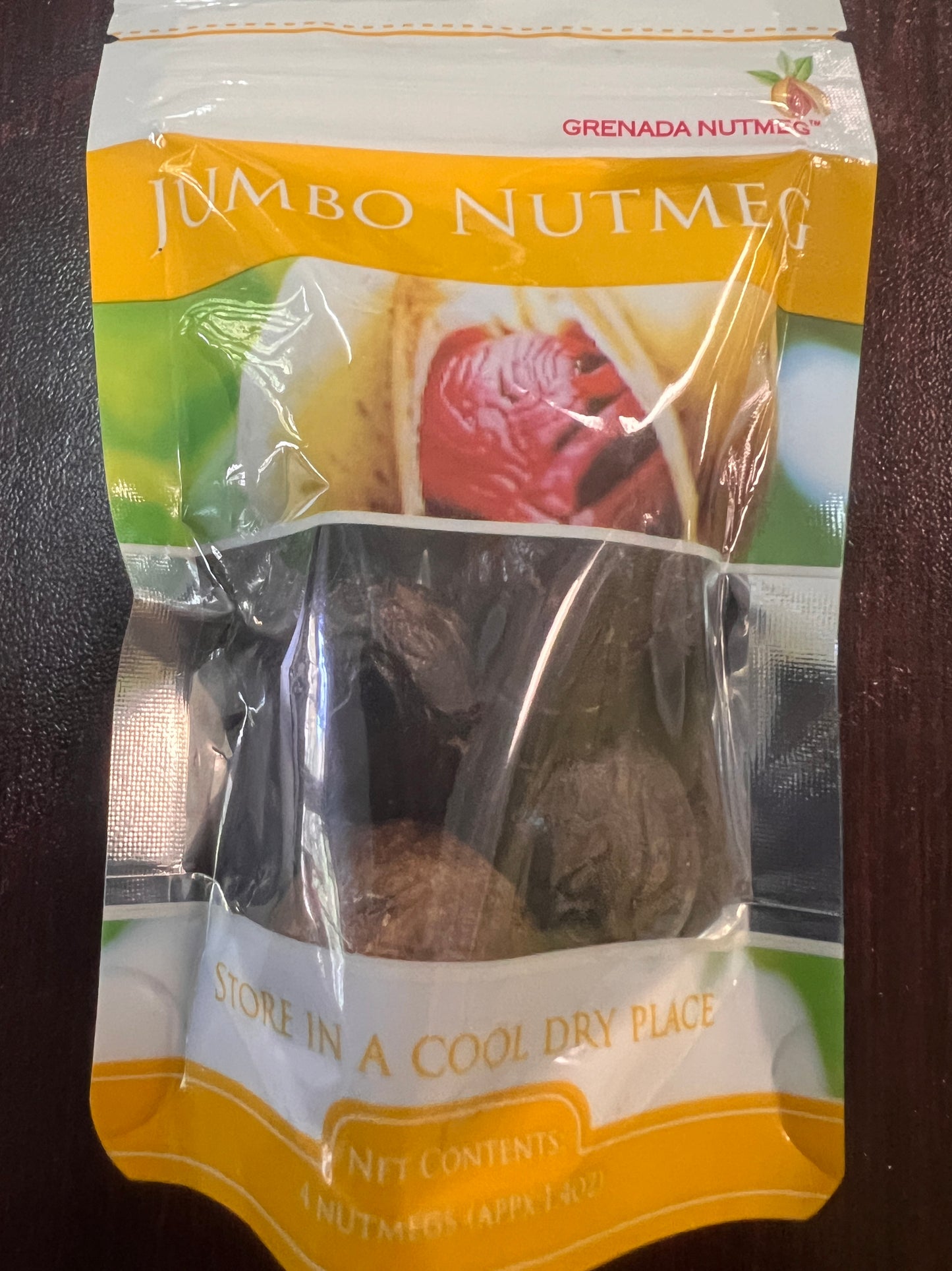 Jumbo nutmeg (whole)